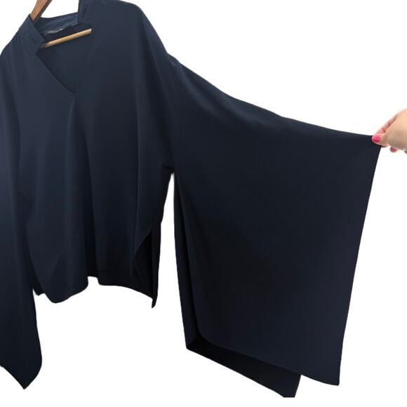 Oscar De La Renta Italian Modern Silk Blouse V-Neck Handkerchief Sleeves Size 10 - Picture 4 of 11